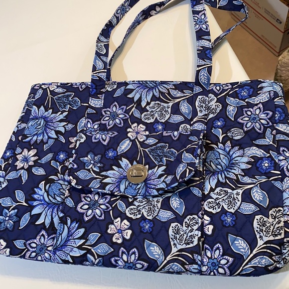Vera Bradley Handbags - NWT Vera Bradley Turnlock Tote